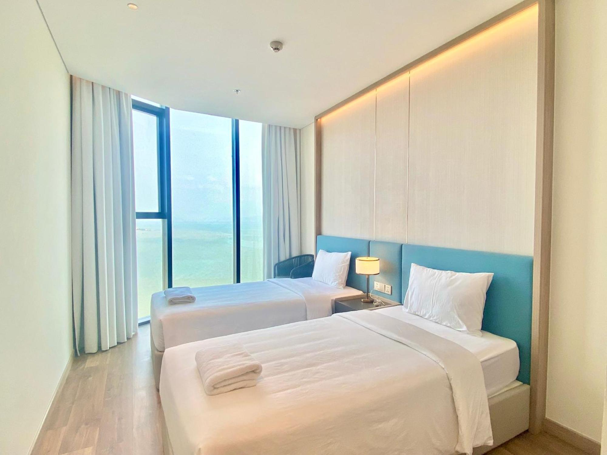 A La Carte Ha Long Apartment By The Beach Bagian luar foto