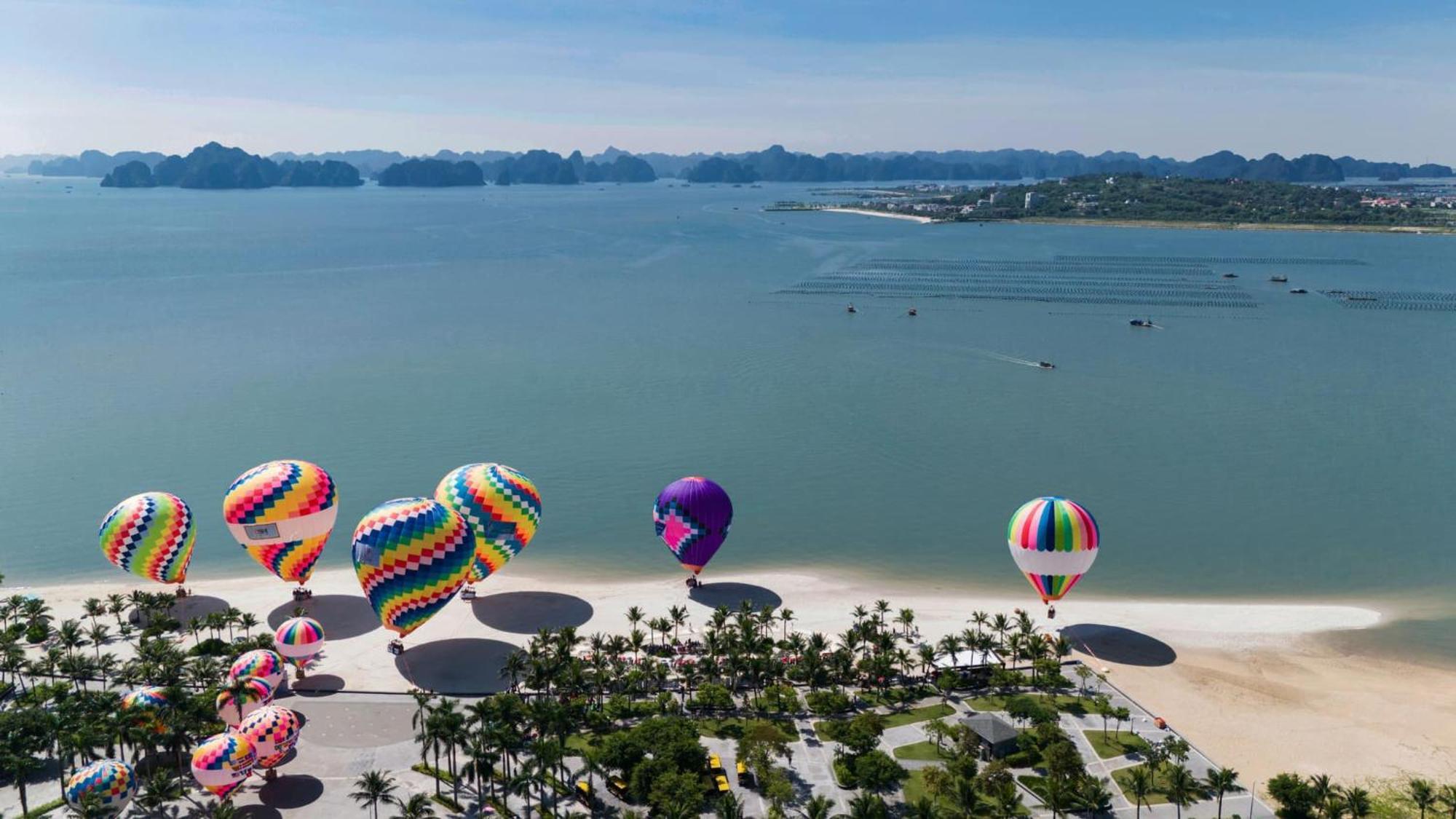 A La Carte Ha Long Apartment By The Beach Bagian luar foto
