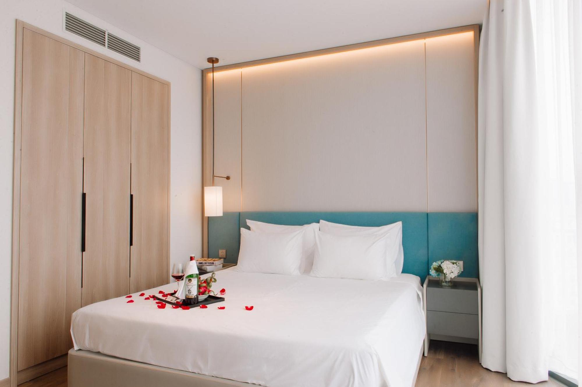 A La Carte Ha Long Apartment By The Beach Bagian luar foto