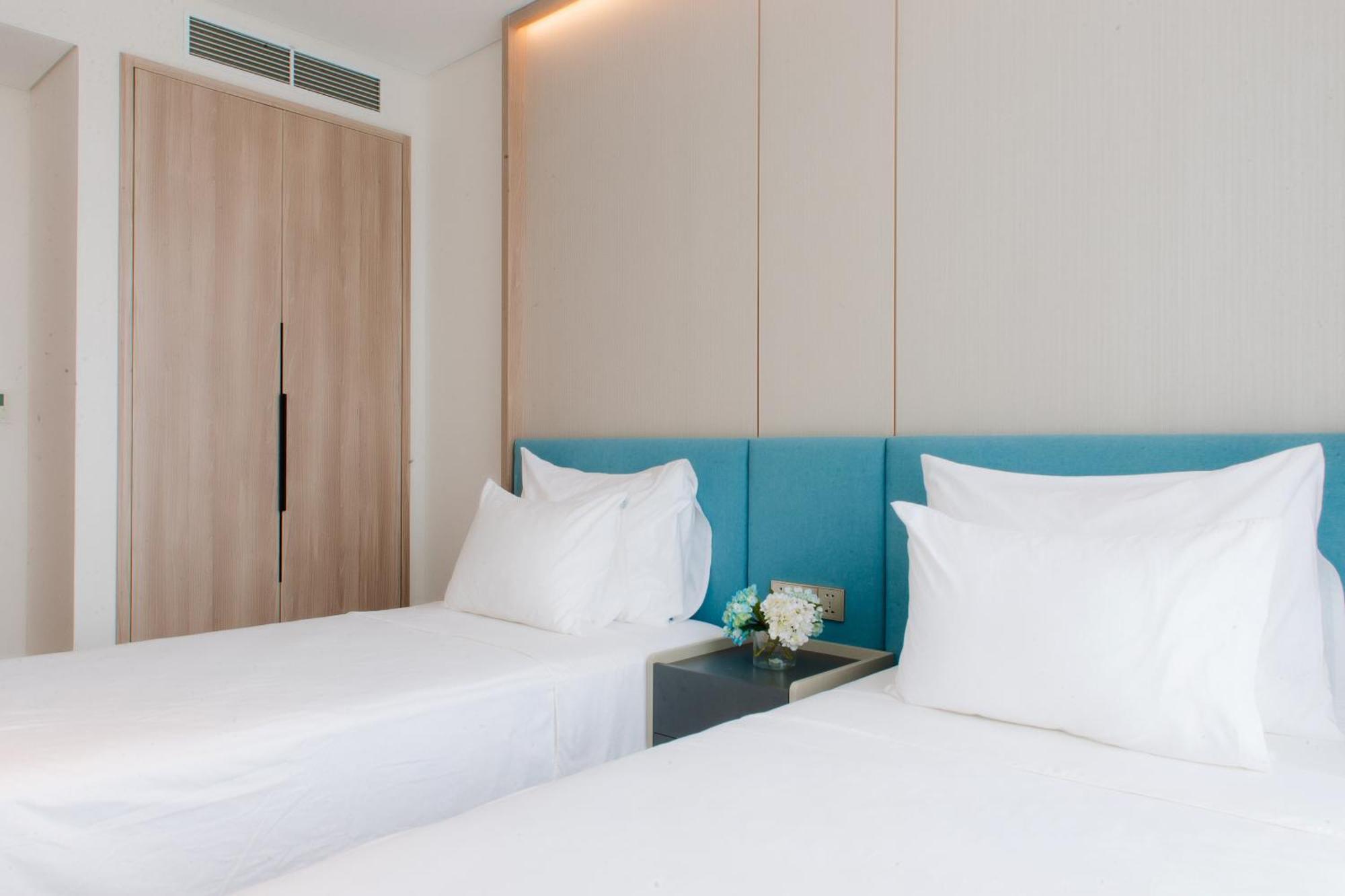 A La Carte Ha Long Apartment By The Beach Bagian luar foto