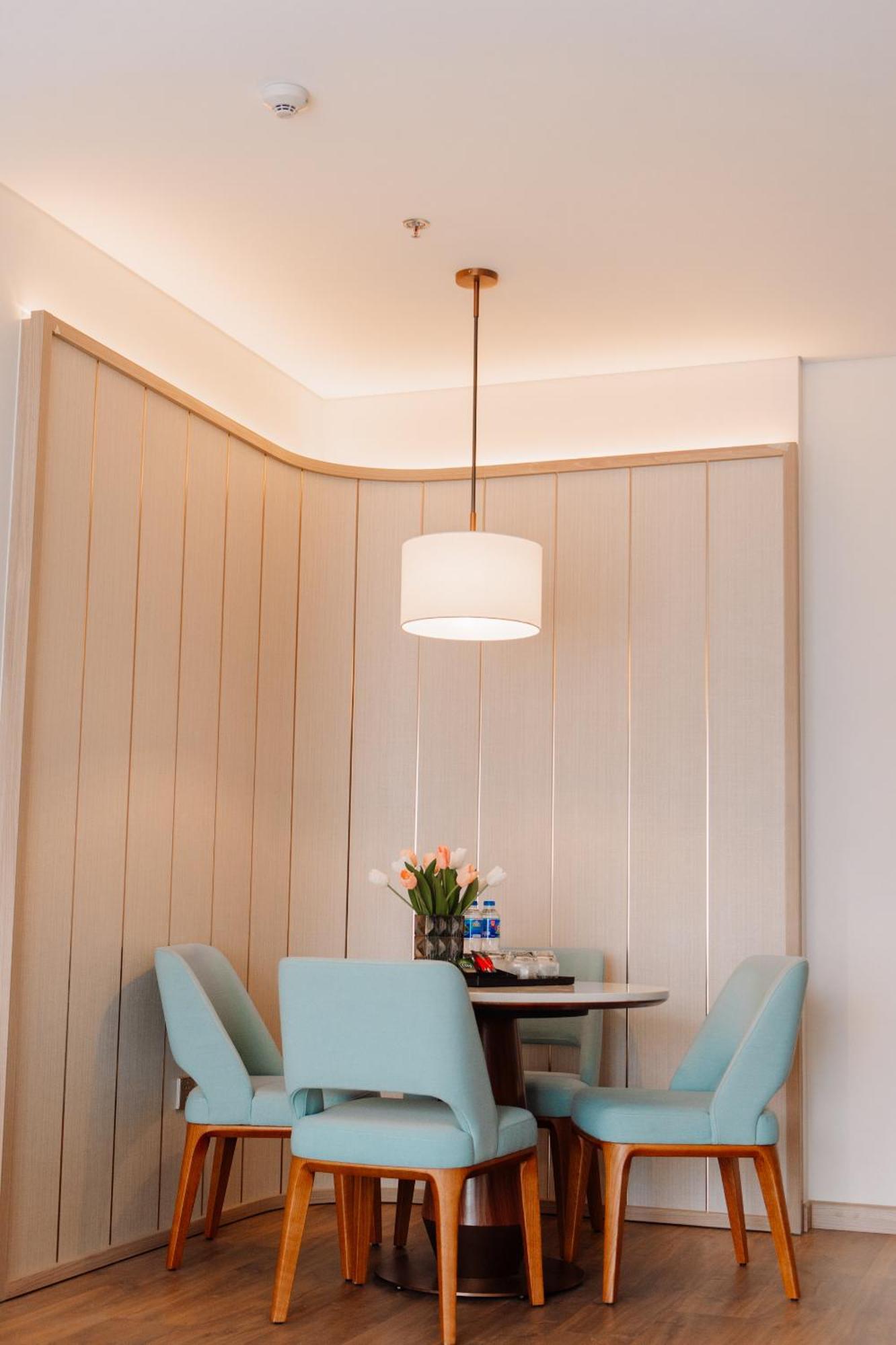 A La Carte Ha Long Apartment By The Beach Bagian luar foto