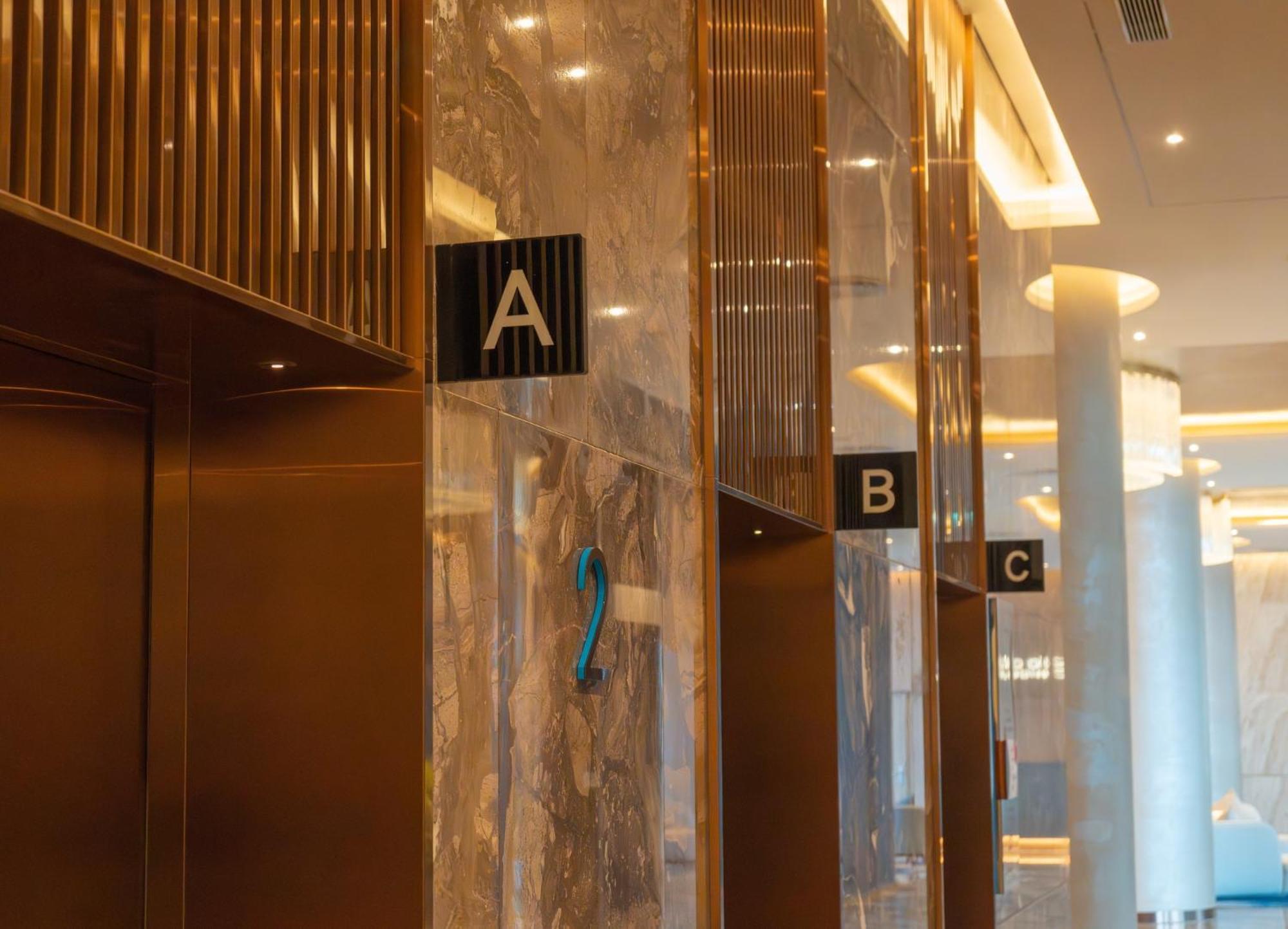 A La Carte Ha Long Apartment By The Beach Bagian luar foto